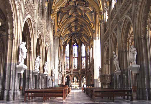 Vue intérieure de l'église Saint-Jacques - Photo : Annick JASPAR, 2000.